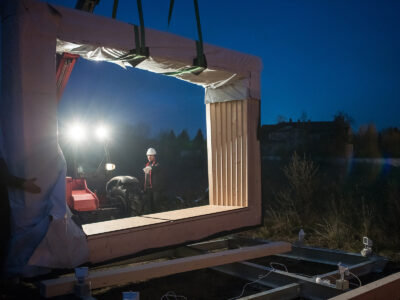 16.11.2017 Apolda: Anlieferung und Aufbau des Timber prototype am Eiermannbau in Apolda. / Internationale Bauausstellung Thüringen IBA / Foto: Thomas Müller