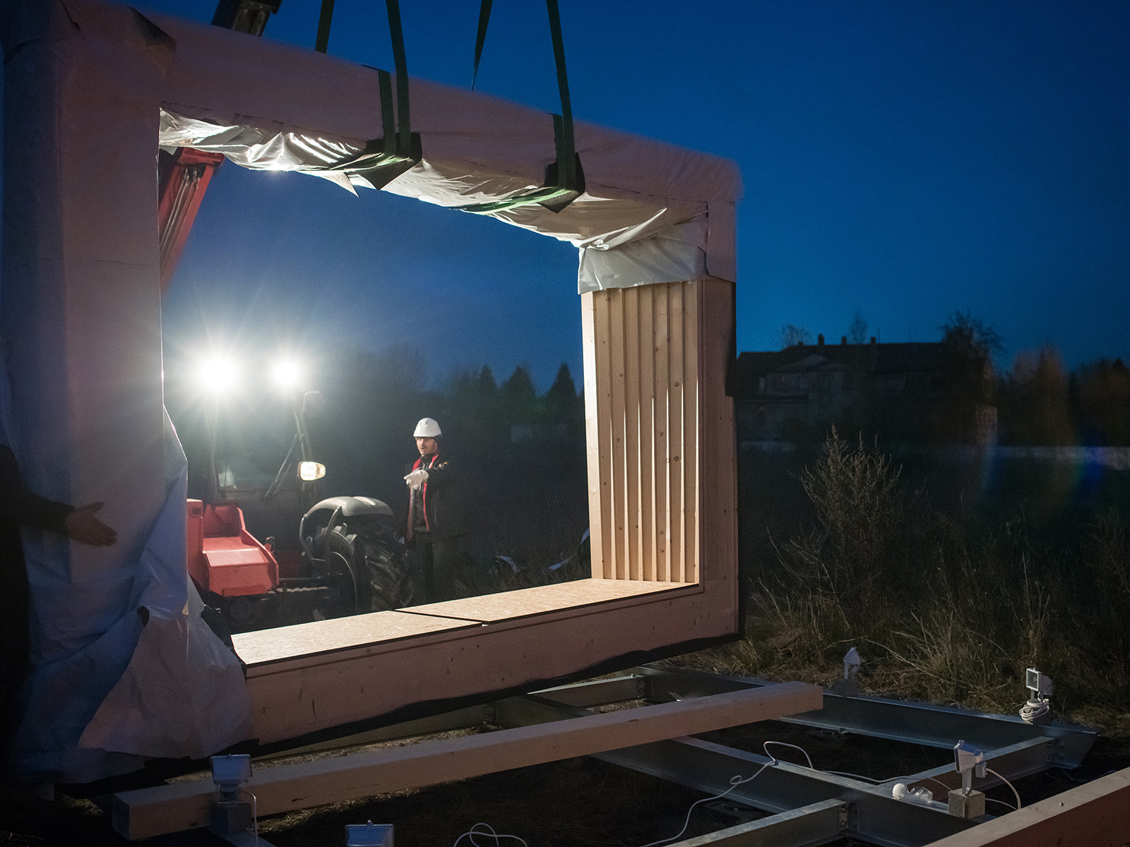 16.11.2017 Apolda: Anlieferung und Aufbau des Timber prototype am Eiermannbau in Apolda. / Internationale Bauausstellung Thüringen IBA / Foto: Thomas Müller
